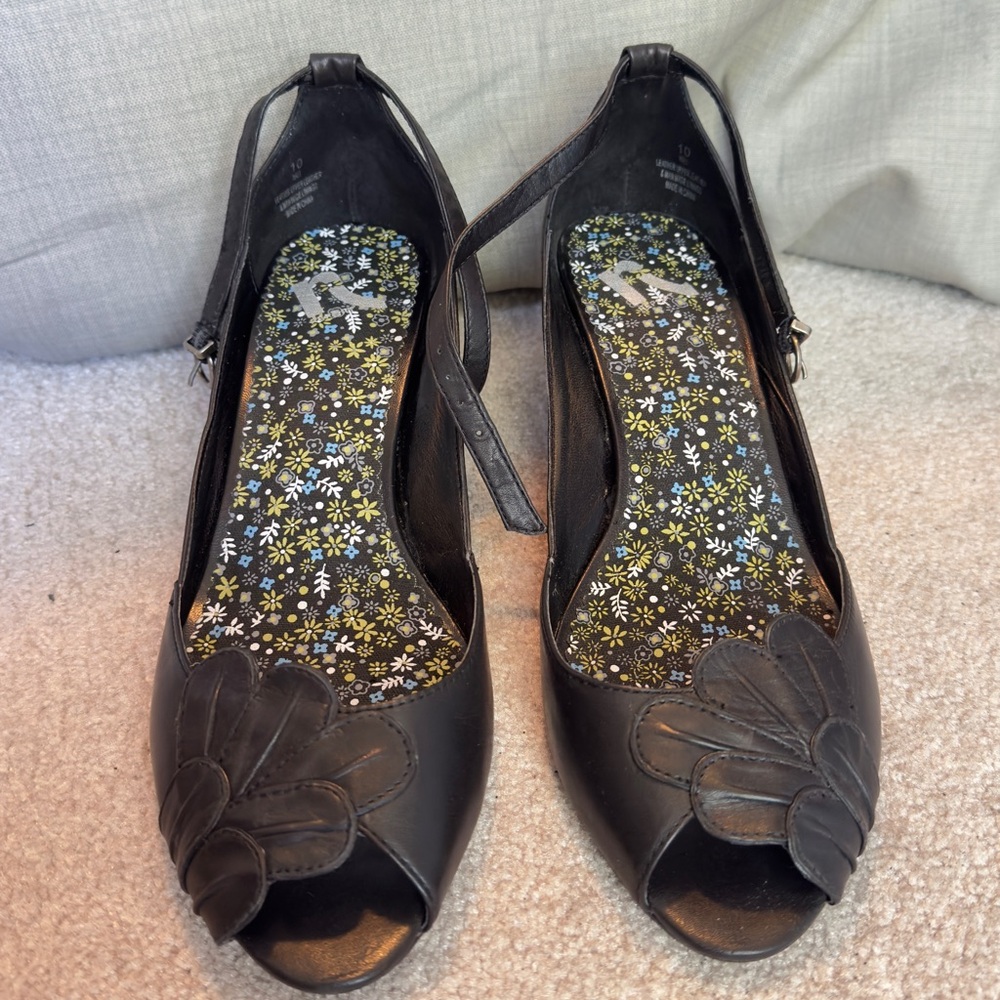 Adorable Report Kitten Heels